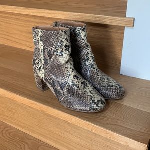 Crocodile heeled boots!